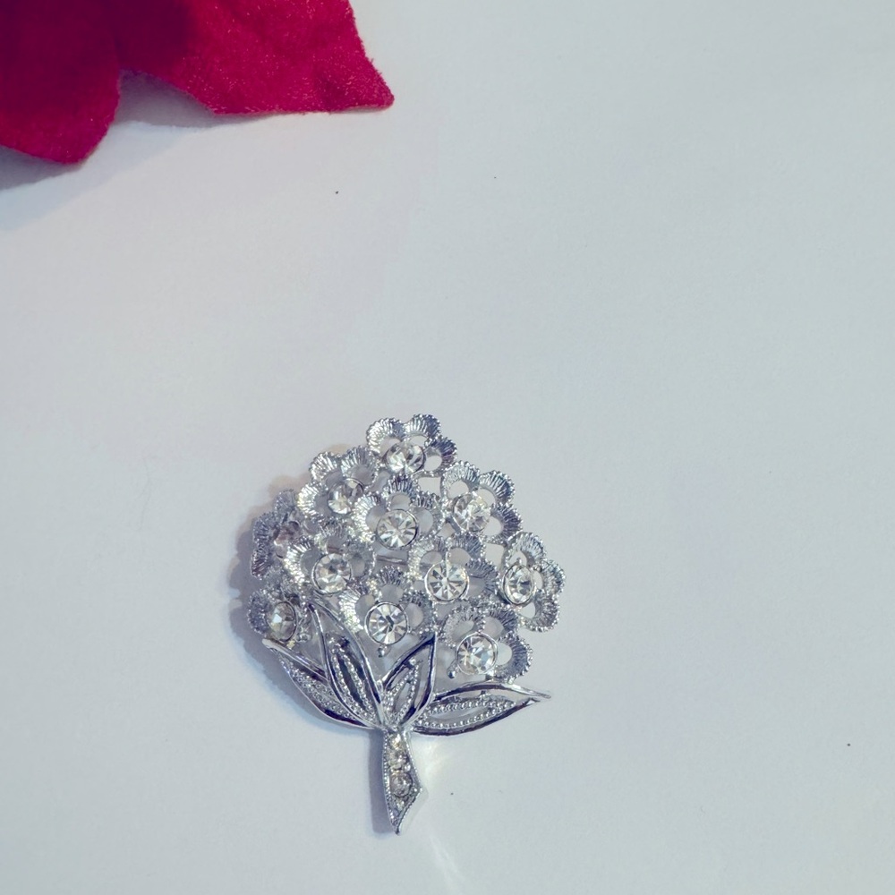 Sarah Coventry Rhinestonee flower bouquet brooch
